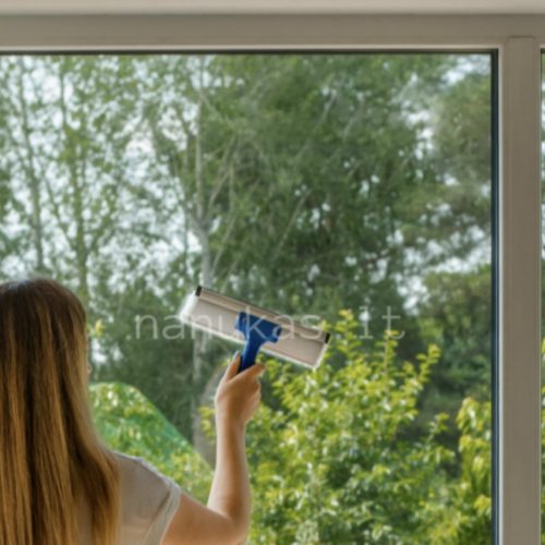 Efektyvus langų valymas –  kaip išsivalyti greitai ir be buitinės chemijos?